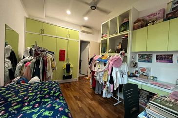 3sty semi-D Viridian Cheras Sg Long. Freehold 