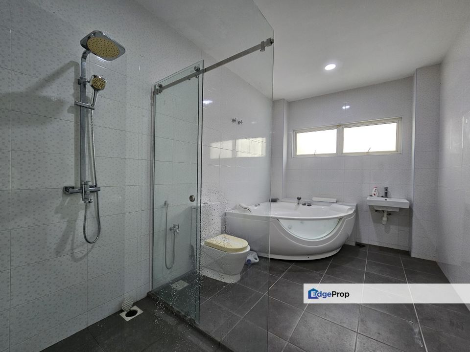 Semi-D with huge land. Gated guarded Freehold, Selangor, Kajang