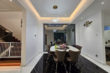 Jalan Suasana, Bandar Tun Hussein Onn