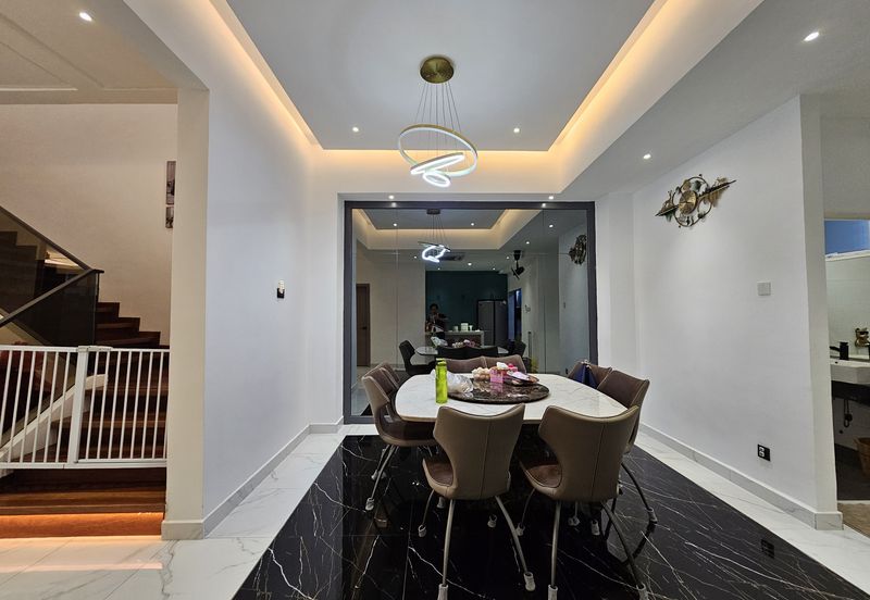 Jalan Suasana, Bandar Tun Hussein Onn