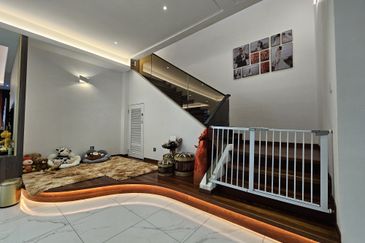 Jalan Suasana, Bandar Tun Hussein Onn