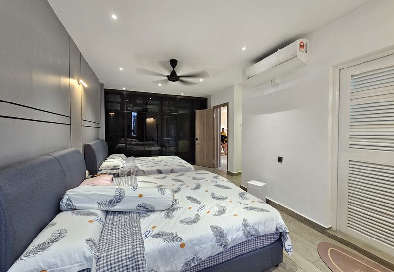 Jalan Suasana, Bandar Tun Hussein Onn