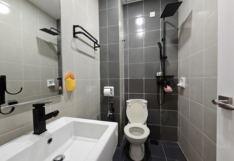 Jalan Suasana, Bandar Tun Hussein Onn