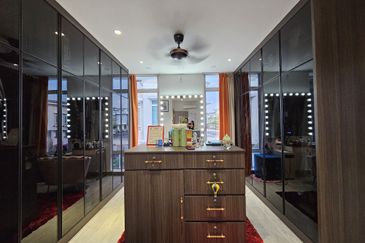 Jalan Suasana, Bandar Tun Hussein Onn