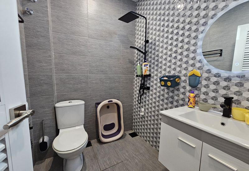 Jalan Suasana, Bandar Tun Hussein Onn