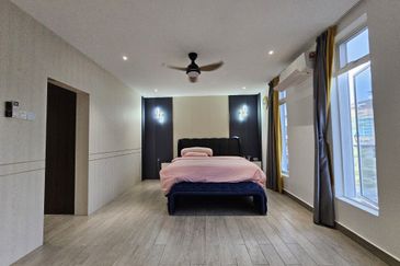 Jalan Suasana, Bandar Tun Hussein Onn