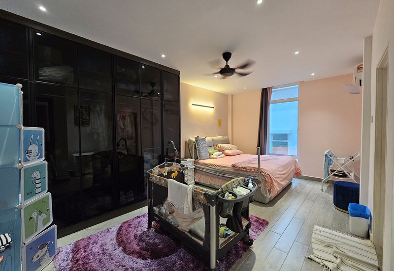 Jalan Suasana, Bandar Tun Hussein Onn