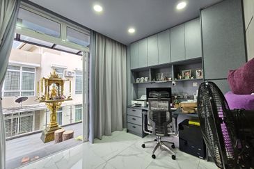 Jalan Suasana, Bandar Tun Hussein Onn