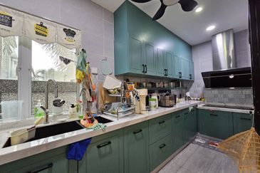 Jalan Suasana, Bandar Tun Hussein Onn