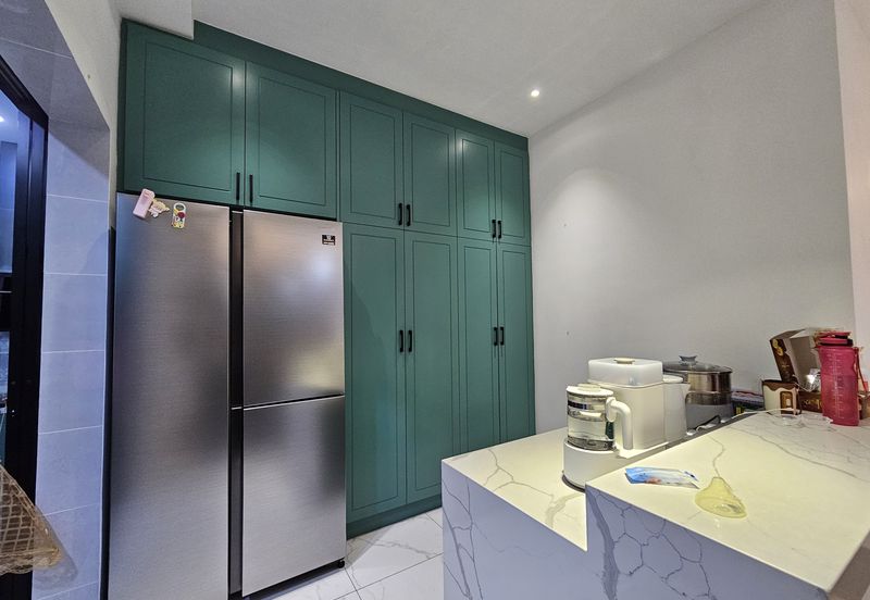 Jalan Suasana, Bandar Tun Hussein Onn