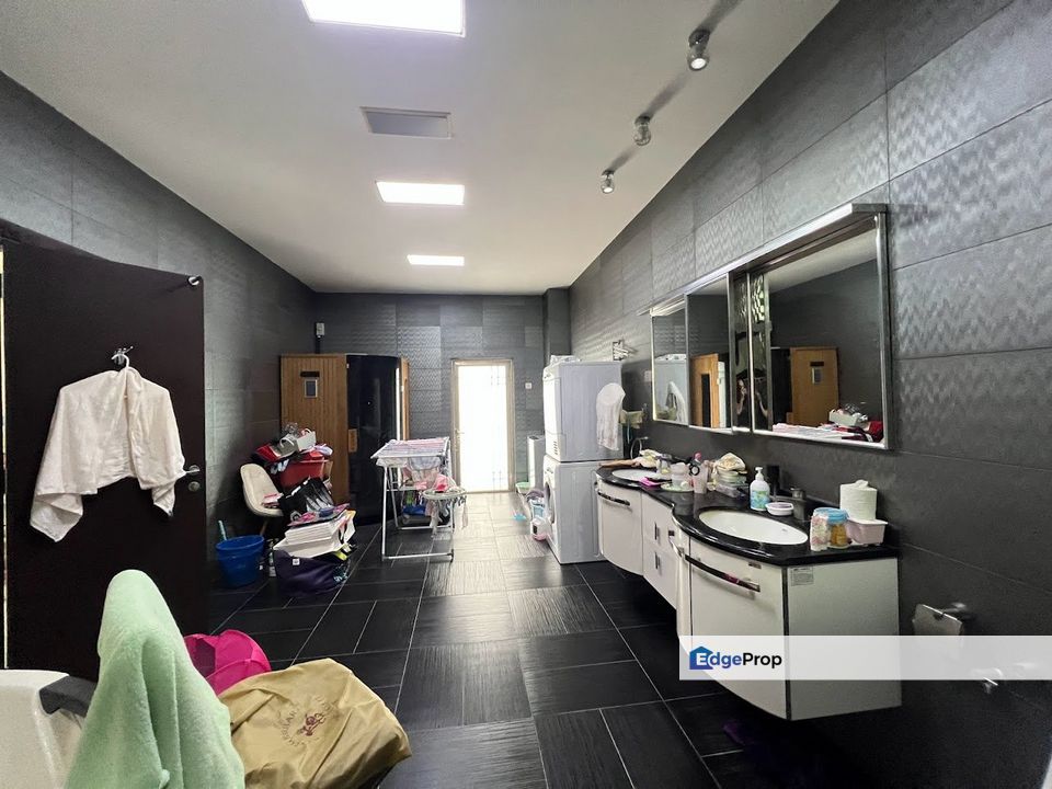 2.5sty semi-D Fully renovated Freehold, Selangor, Kajang