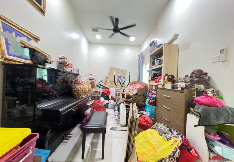 Jalan Suasana, Bandar Tun Hussein Onn