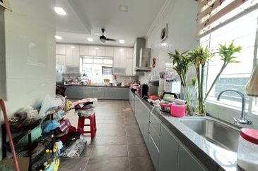 Jalan Suasana, Bandar Tun Hussein Onn