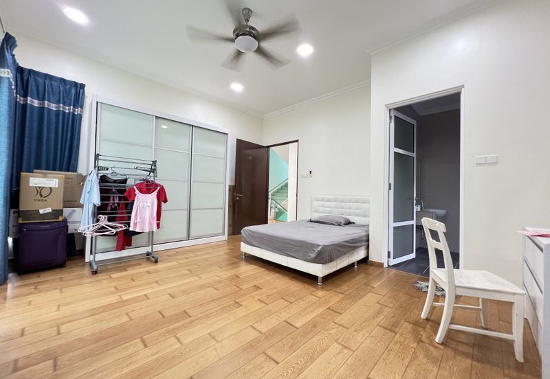 Jalan Suasana, Bandar Tun Hussein Onn