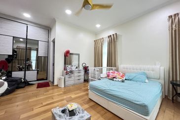 Jalan Suasana, Bandar Tun Hussein Onn