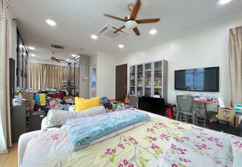 Jalan Suasana, Bandar Tun Hussein Onn