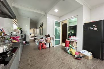 Jalan Suasana, Bandar Tun Hussein Onn