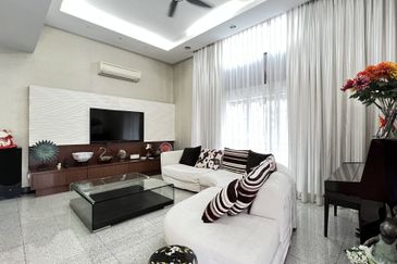 Jalan Puncak Perdana 