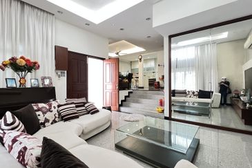 Jalan Puncak Perdana 