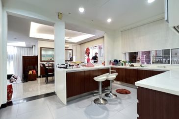 Jalan Puncak Perdana 