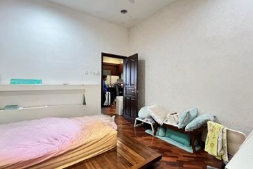 Jalan Puncak Perdana 