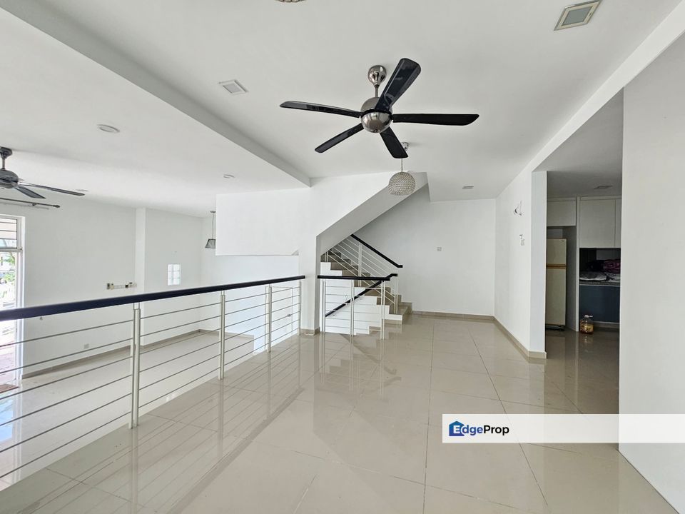 3sty semi-D Super Cheap Well condition , Selangor, Balakong