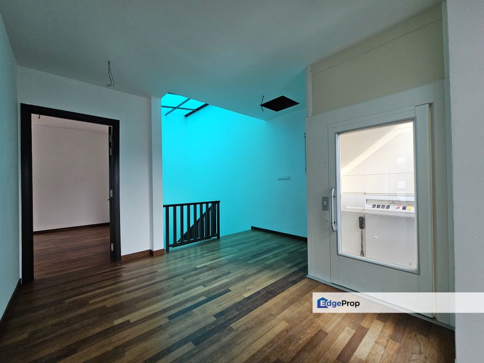 4sty semi-D Super Cheap! brand new Private lift, Selangor, Kajang