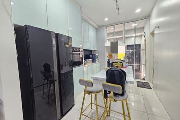 D'Premier @ Bandar Damai Perdana