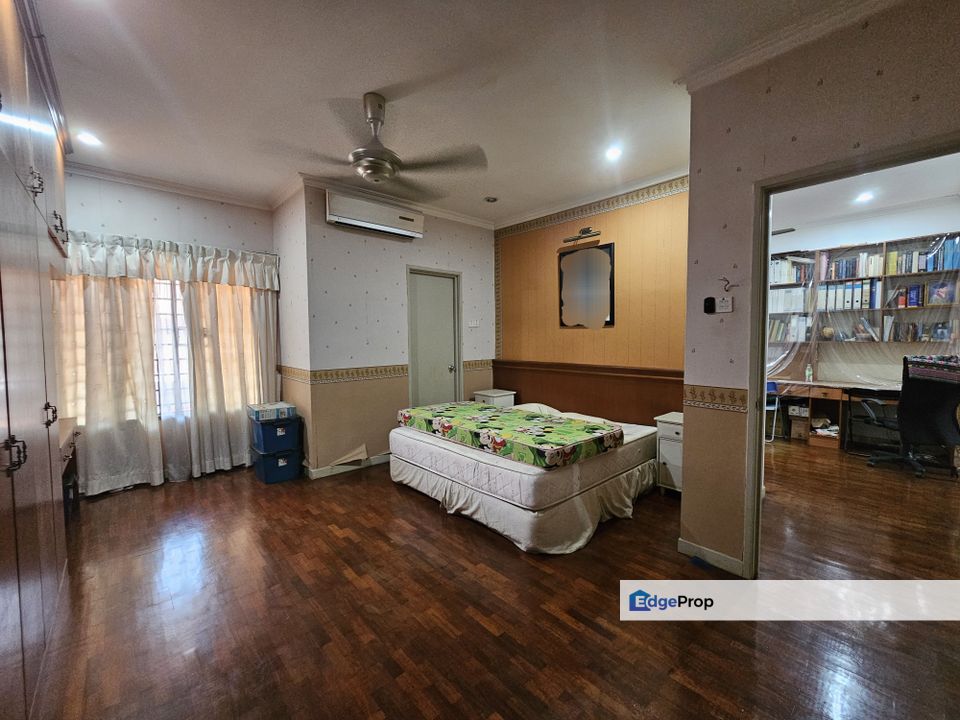 2 storey terrace house. Gated guarded Extended, Kuala Lumpur, Cheras