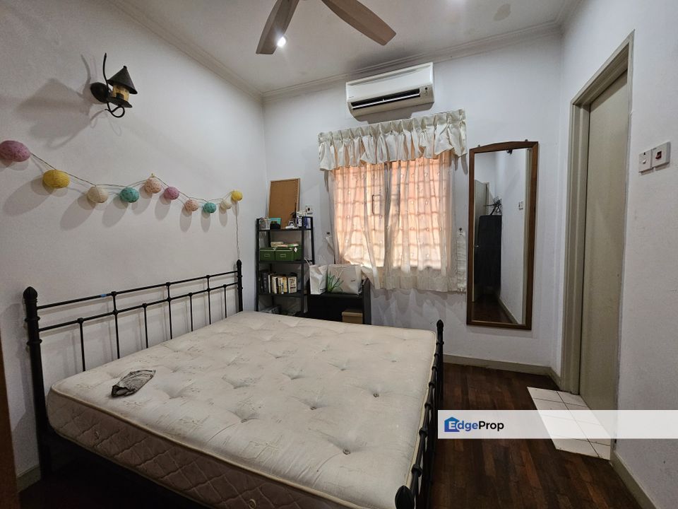 2 storey terrace house. Gated guarded Extended, Kuala Lumpur, Cheras