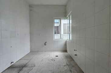 Cheap! Below Market value! Value to buy semi-D 