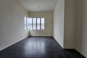 Cheap! Below Market value! Value to buy semi-D 