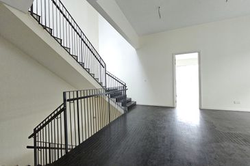 Cheap! Below Market value! Value to buy semi-D 