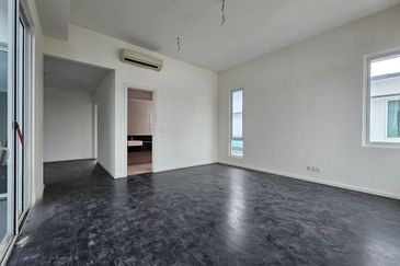 Cheap! Below Market value! Value to buy semi-D 