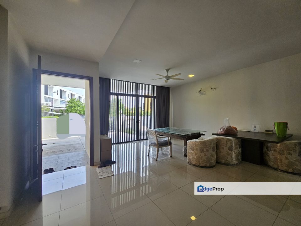 3sty superlink Endlot with extra land, Kuala Lumpur, Sungai Besi