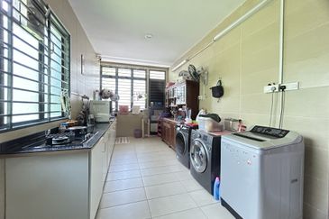 D'Premier @ Bandar Damai Perdana