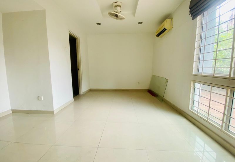 2storey corner, not facing house,renovated