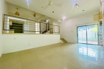 2storey corner, not facing house,renovated