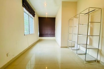 2storey corner, not facing house,renovated