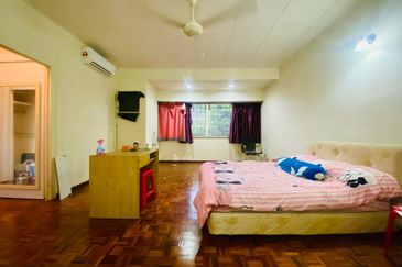 2storey terrace,not facing house,view to believe 