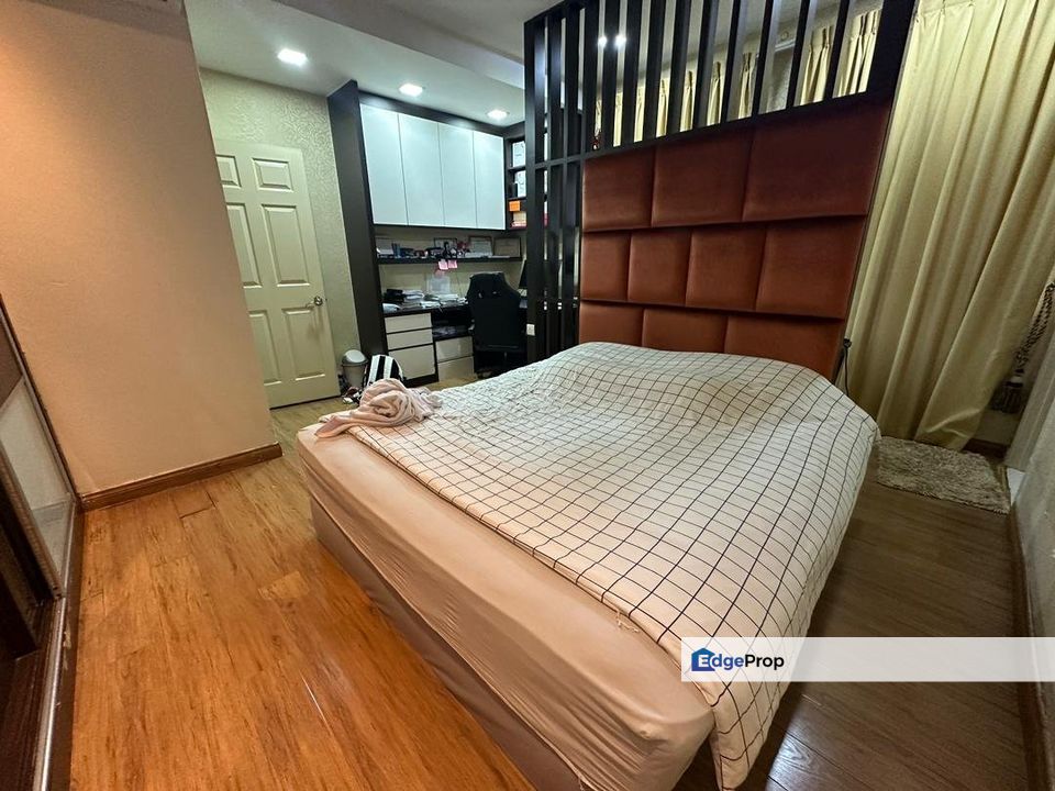 3sty semi-D,fully renovated,gated guarded, Selangor, Batu 9th Cheras