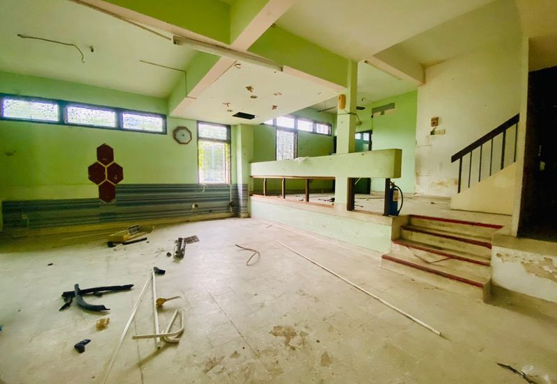 Corner,good for rebuild,good for business