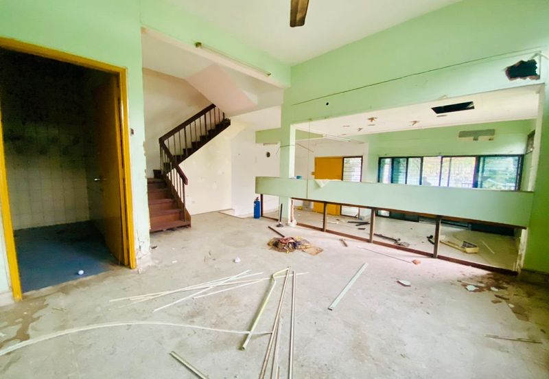 Corner,good for rebuild,good for business