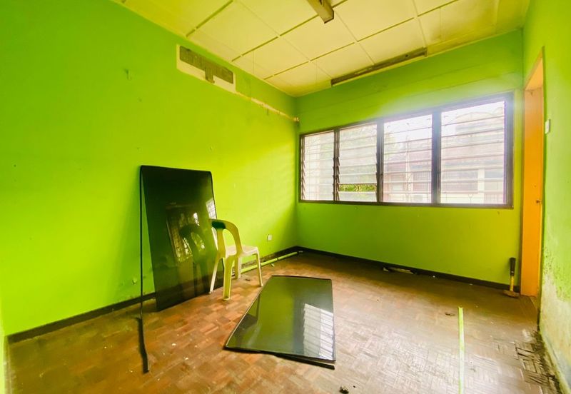 Corner,good for rebuild,good for business