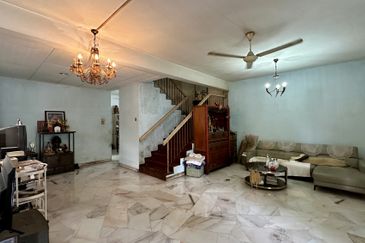 Jalan Mutiara Barat 6 