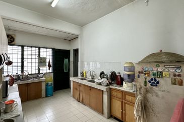 Jalan Mutiara Barat 6 