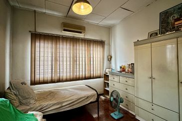 Jalan Mutiara Barat 6 