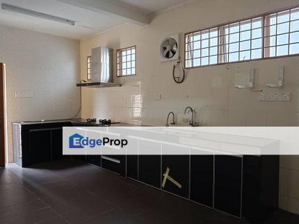 Taman Lestari Putra 2 storey end lot , Selangor, Seri Kembangan