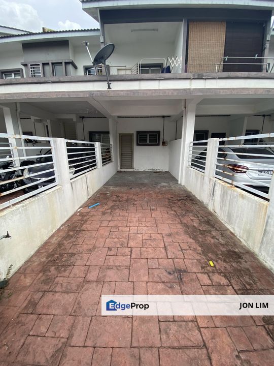Ground Floor Townhouse Lake Residence, Puchong, Selangor, Puchong
