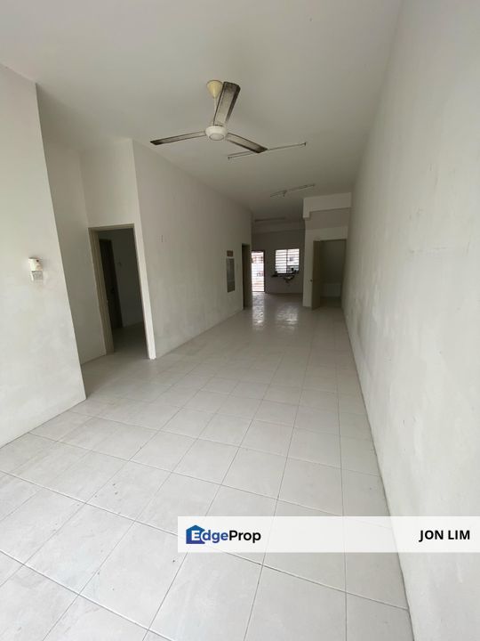 Ground Floor Townhouse Lake Residence, Puchong, Selangor, Puchong